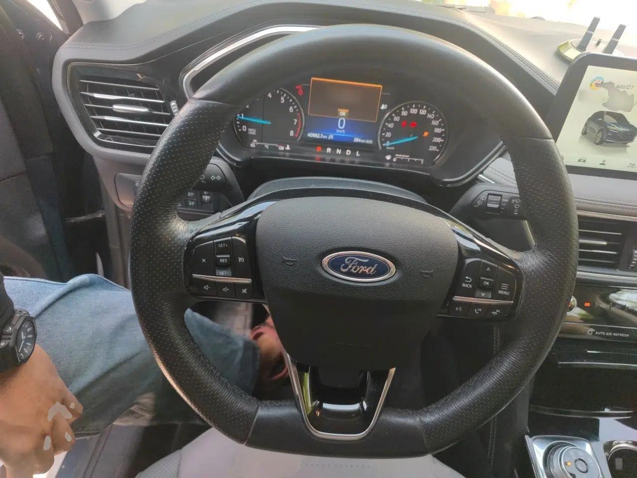 Ford Escape 2020 EcoBoost 245 Two-Wheel-Drive Titanium Edition — миниатюра 10
