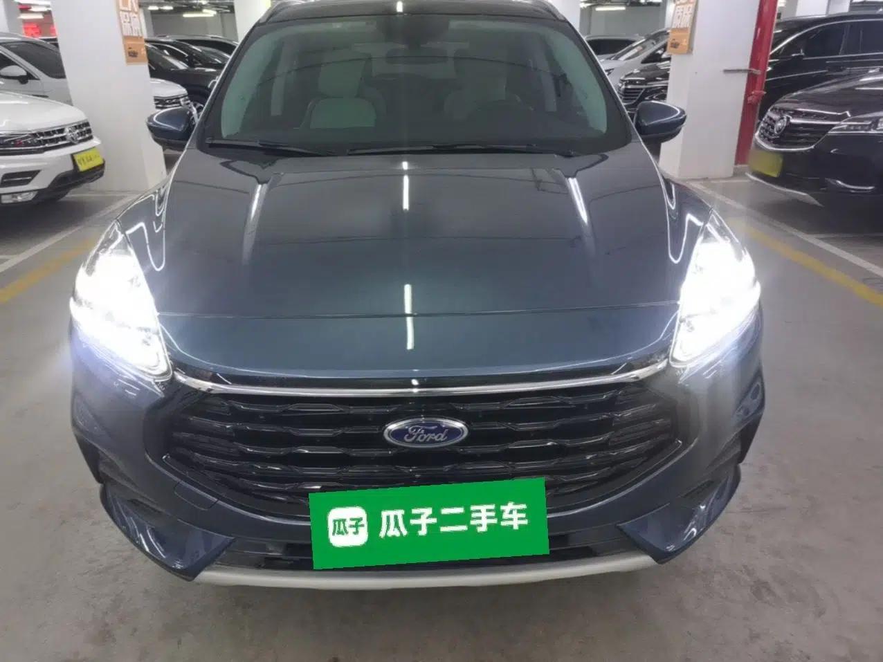 Ford Escape 2024 EcoBoost 245 Two-Wheel-Drive Titanium Edition — миниатюра 2