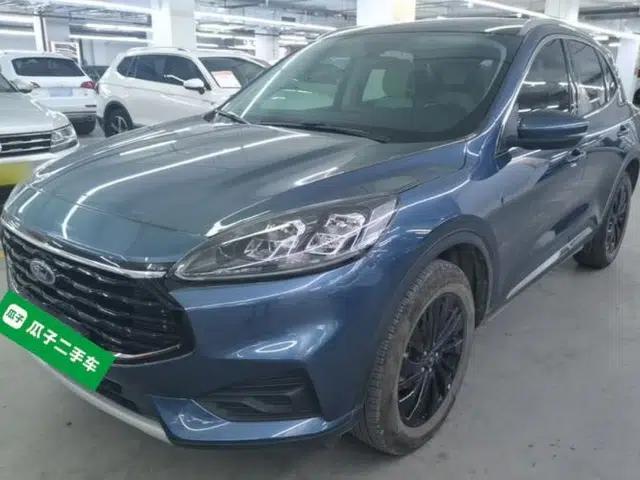 Ford Escape 2024 EcoBoost 245 Two-Wheel-Drive Titanium Edition