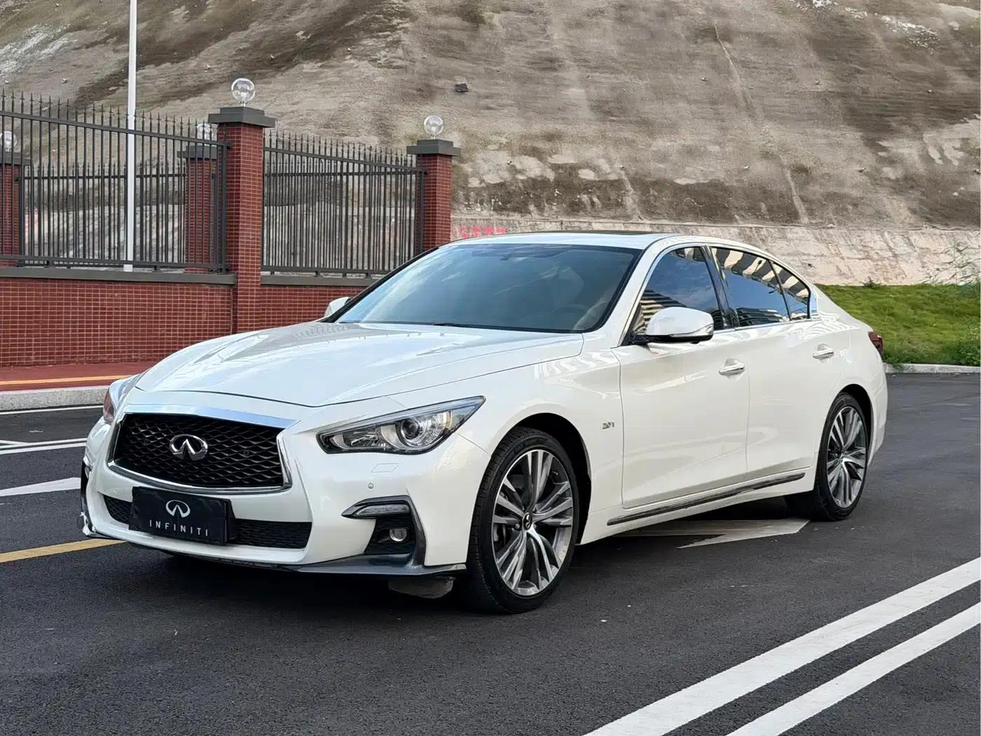 Infiniti Q50L 2019 2.0T 30th Anniversary Limited Edition — миниатюра 1