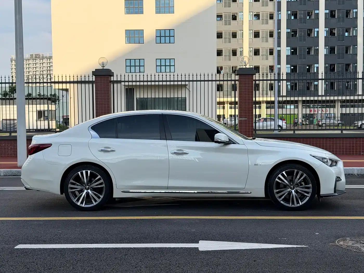 Infiniti Q50L 2019 2.0T 30th Anniversary Limited Edition — миниатюра 4