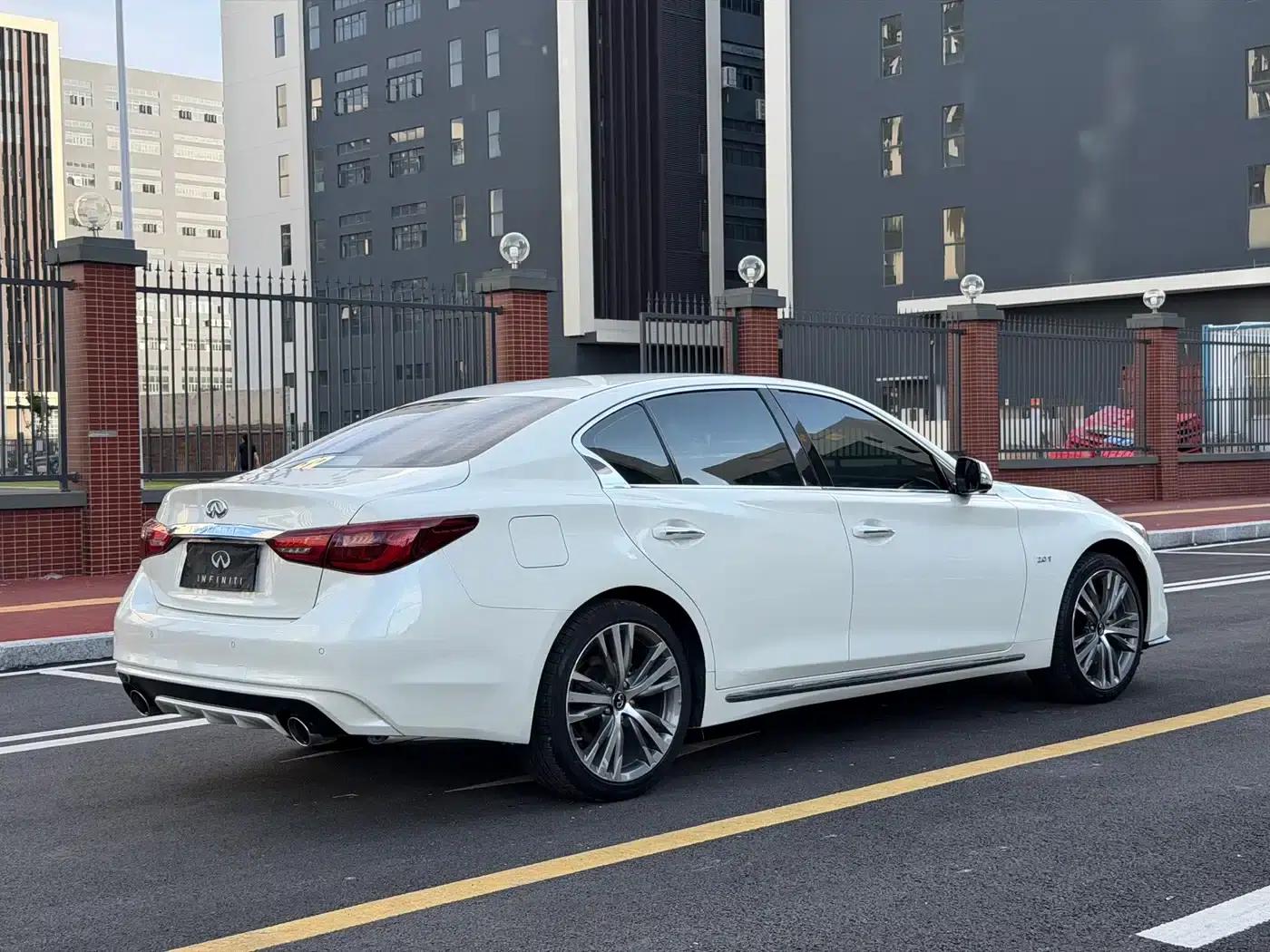Infiniti Q50L 2019 2.0T 30th Anniversary Limited Edition — миниатюра 5