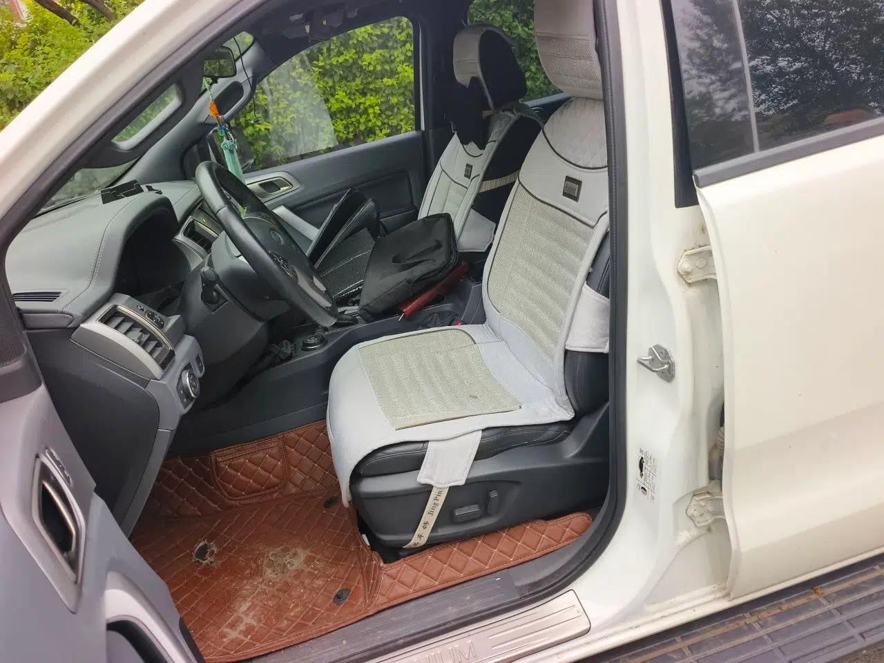 Ford Everest 2017 2.0T Gasoline Automatic 4x4 Luxury Edition 5 Seats — миниатюра 12