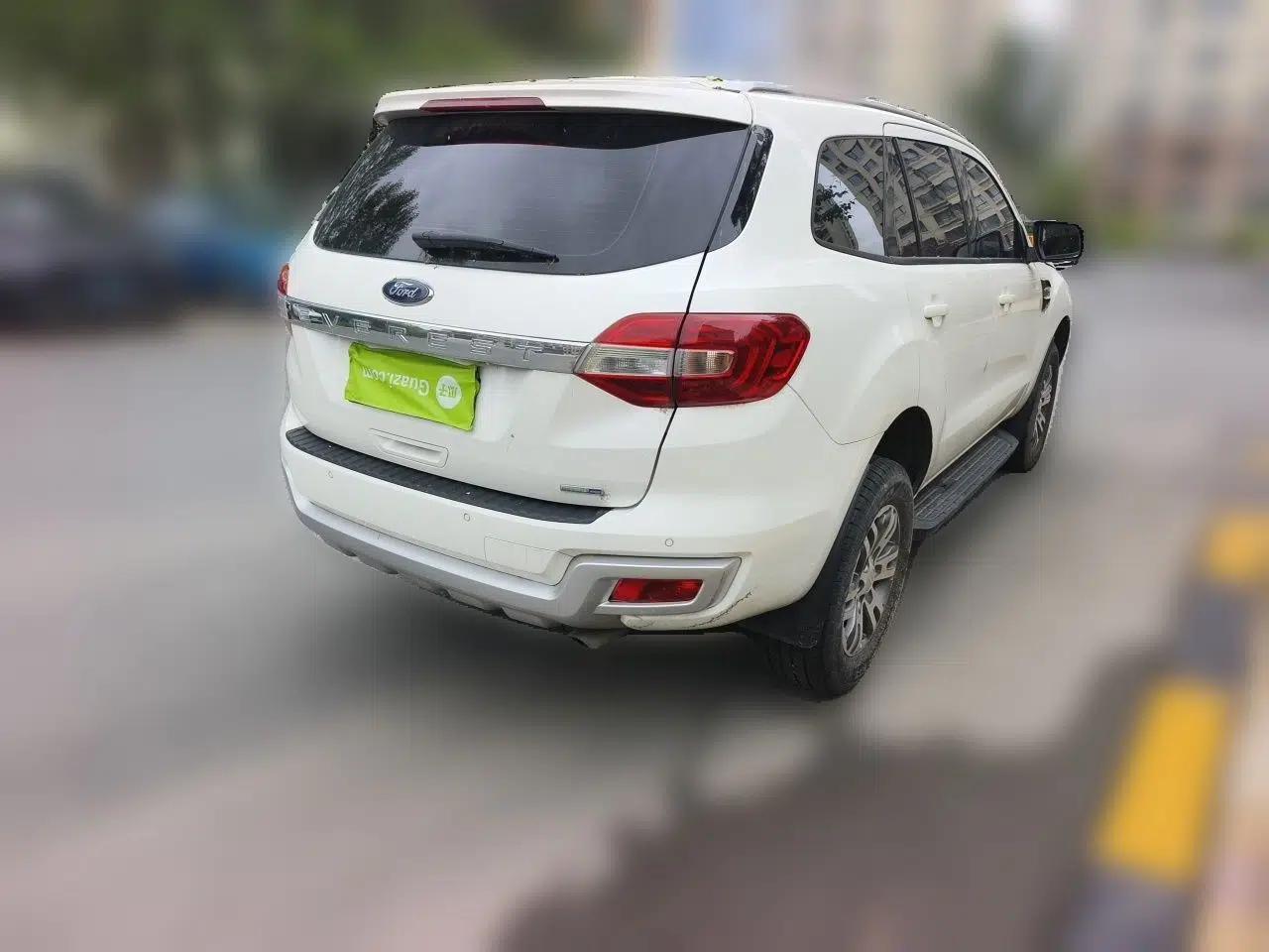 Ford Everest 2017 2.0T Gasoline Automatic 4x4 Luxury Edition 5 Seats — миниатюра 4