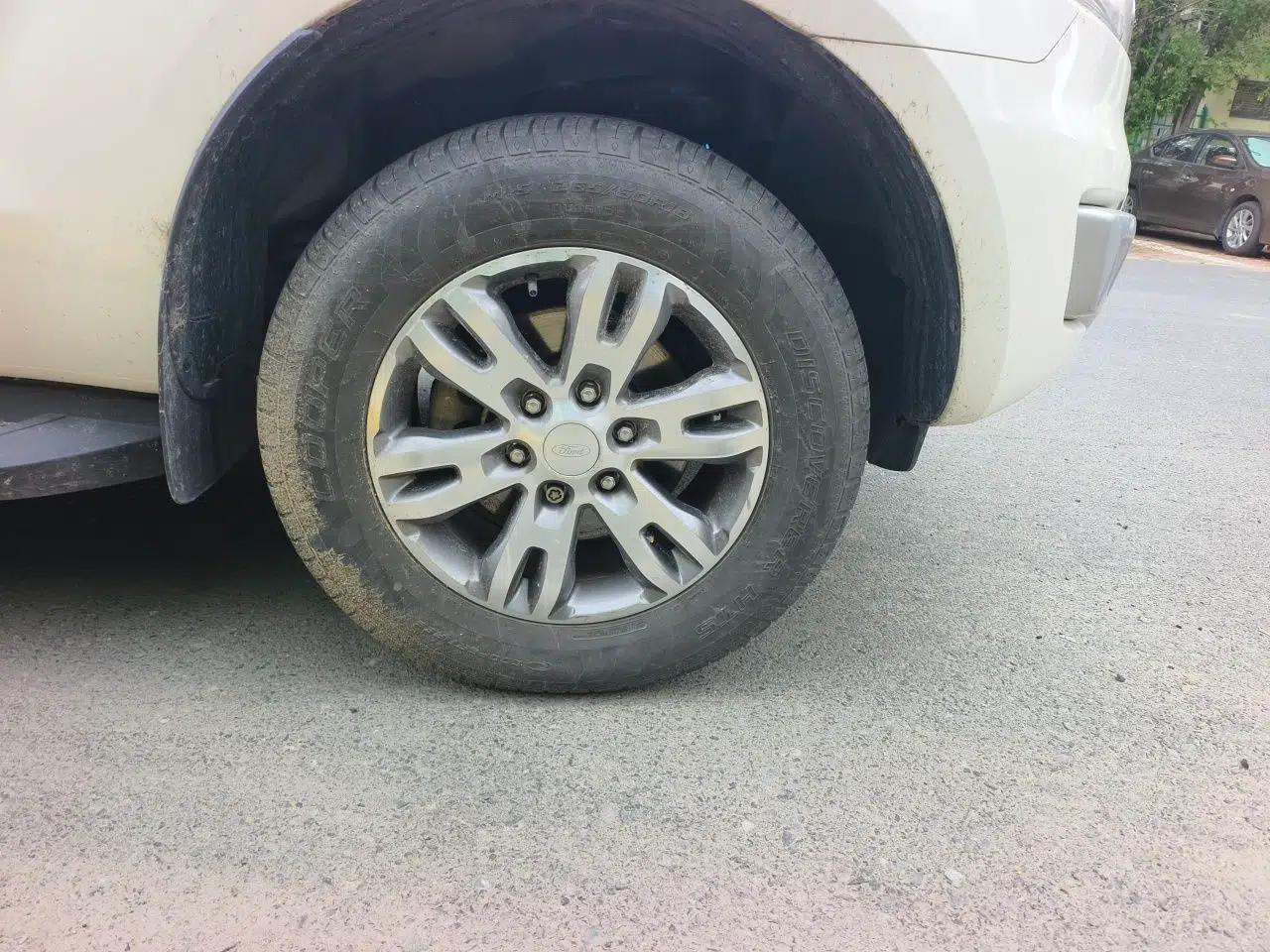 Ford Everest 2017 2.0T Gasoline Automatic 4x4 Luxury Edition 5 Seats — миниатюра 5
