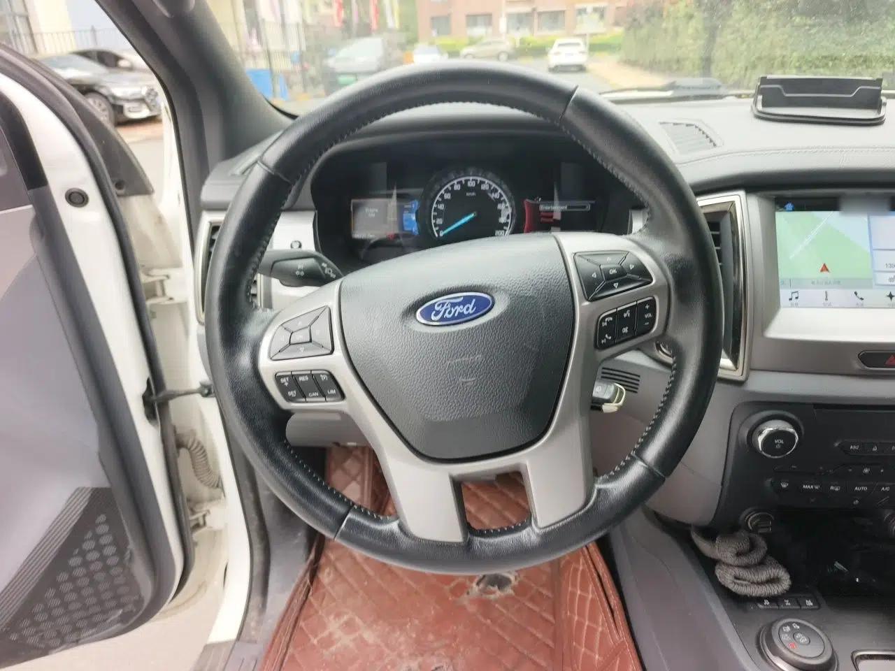 Ford Everest 2017 2.0T Gasoline Automatic 4x4 Luxury Edition 5 Seats — миниатюра 7