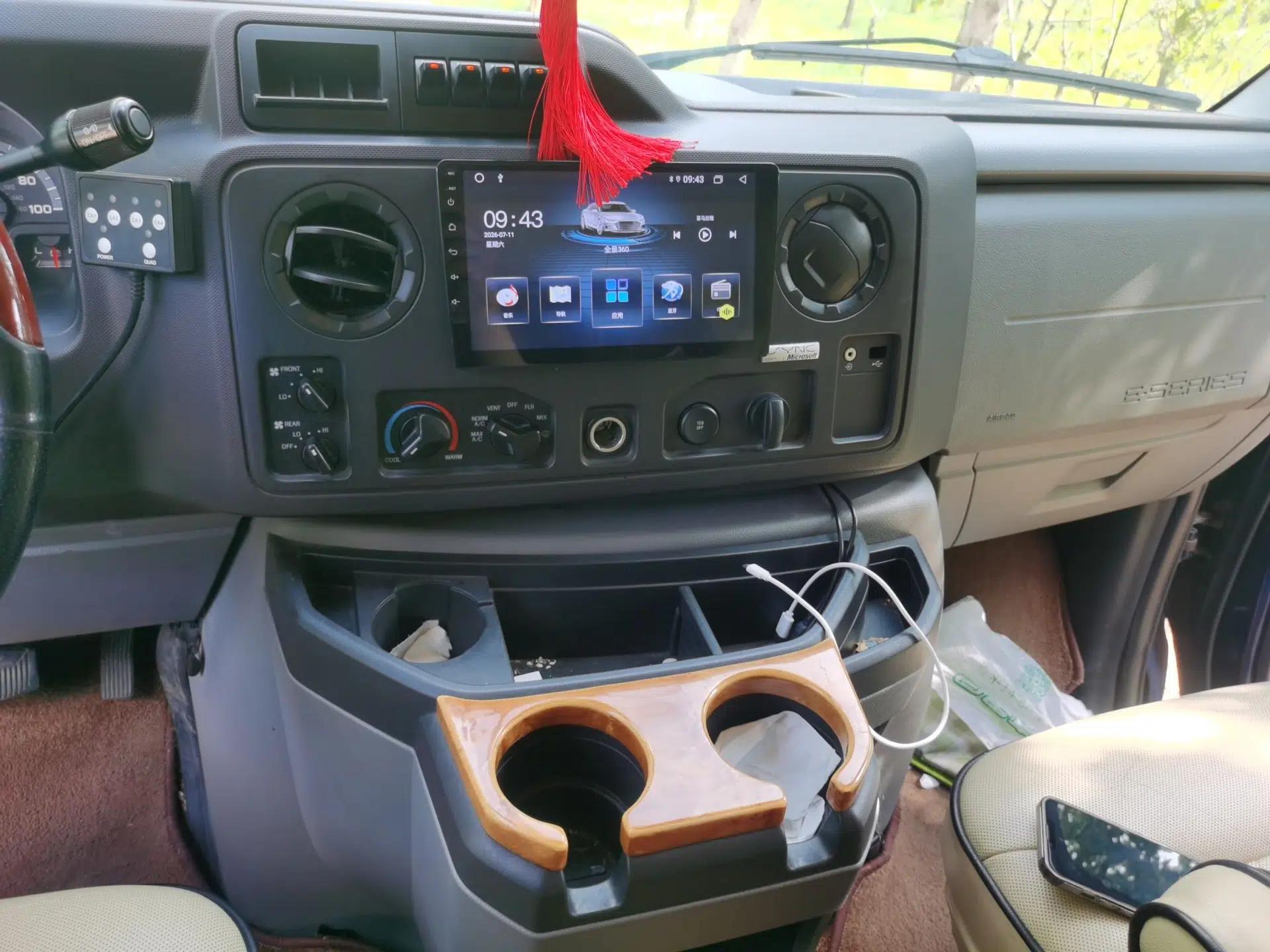 Ford E350 2011 5.4L Standard Yacht Edition — миниатюра 13