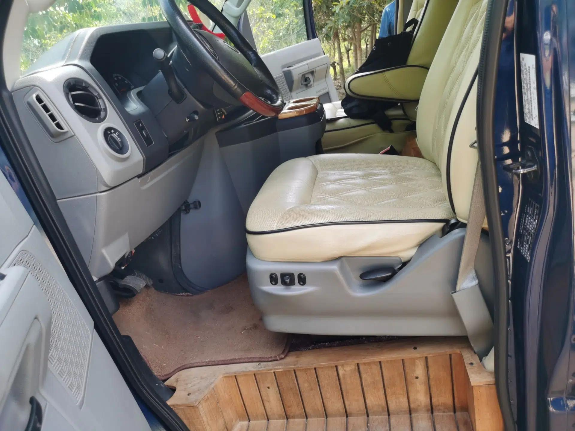 Ford E350 2011 5.4L Standard Yacht Edition — миниатюра 15