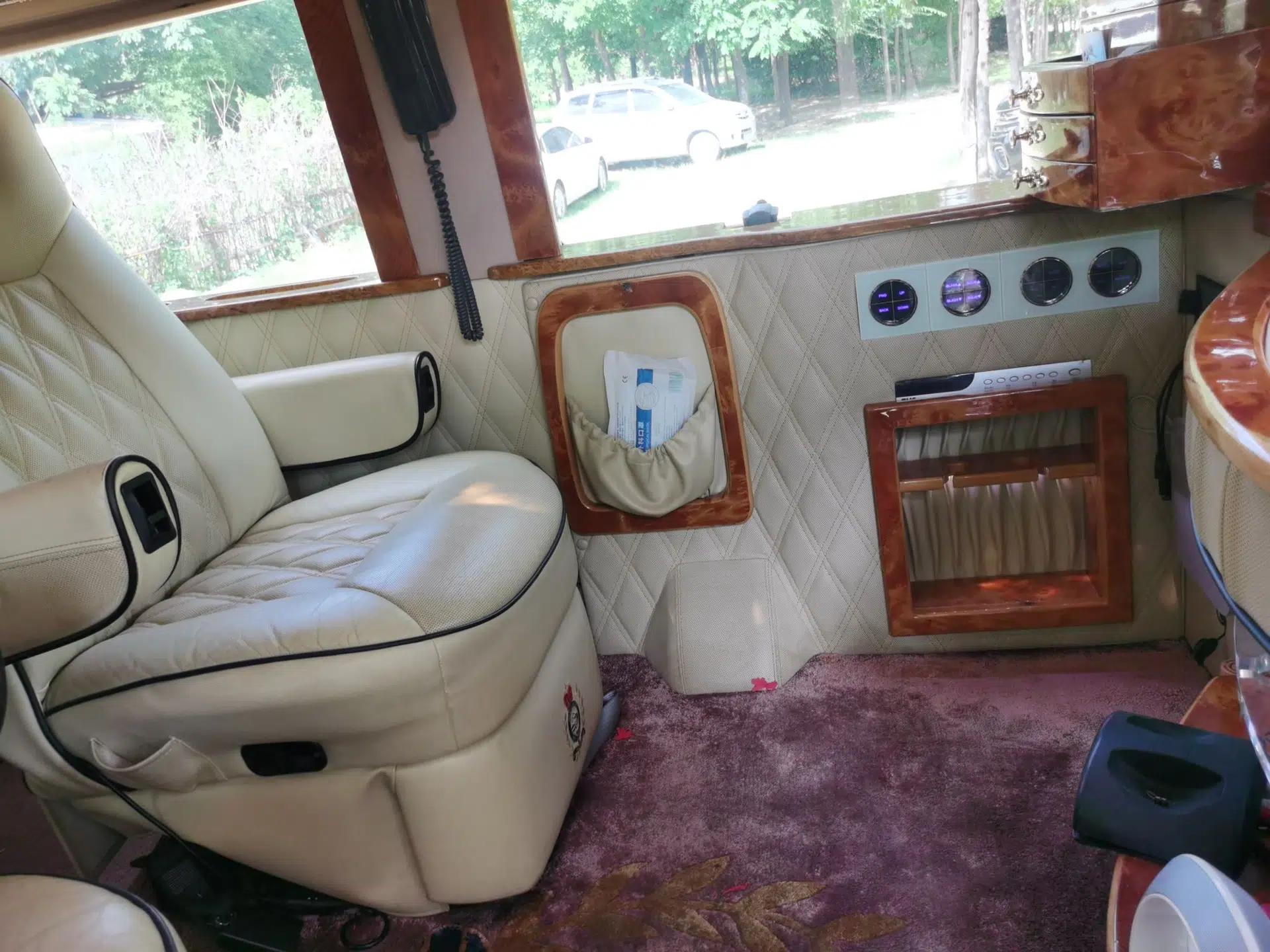 Ford E350 2011 5.4L Standard Yacht Edition — миниатюра 17