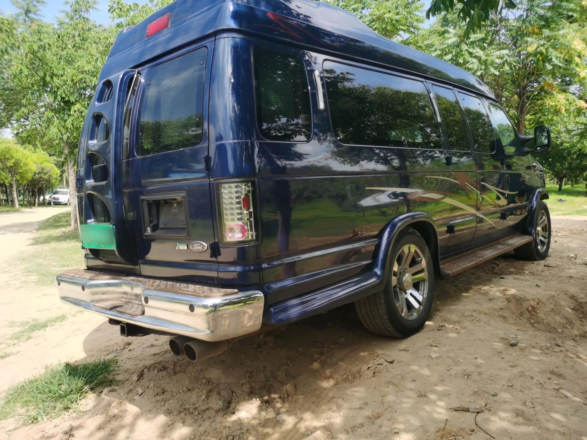 Ford E350 2011 5.4L Standard Yacht Edition — миниатюра 6