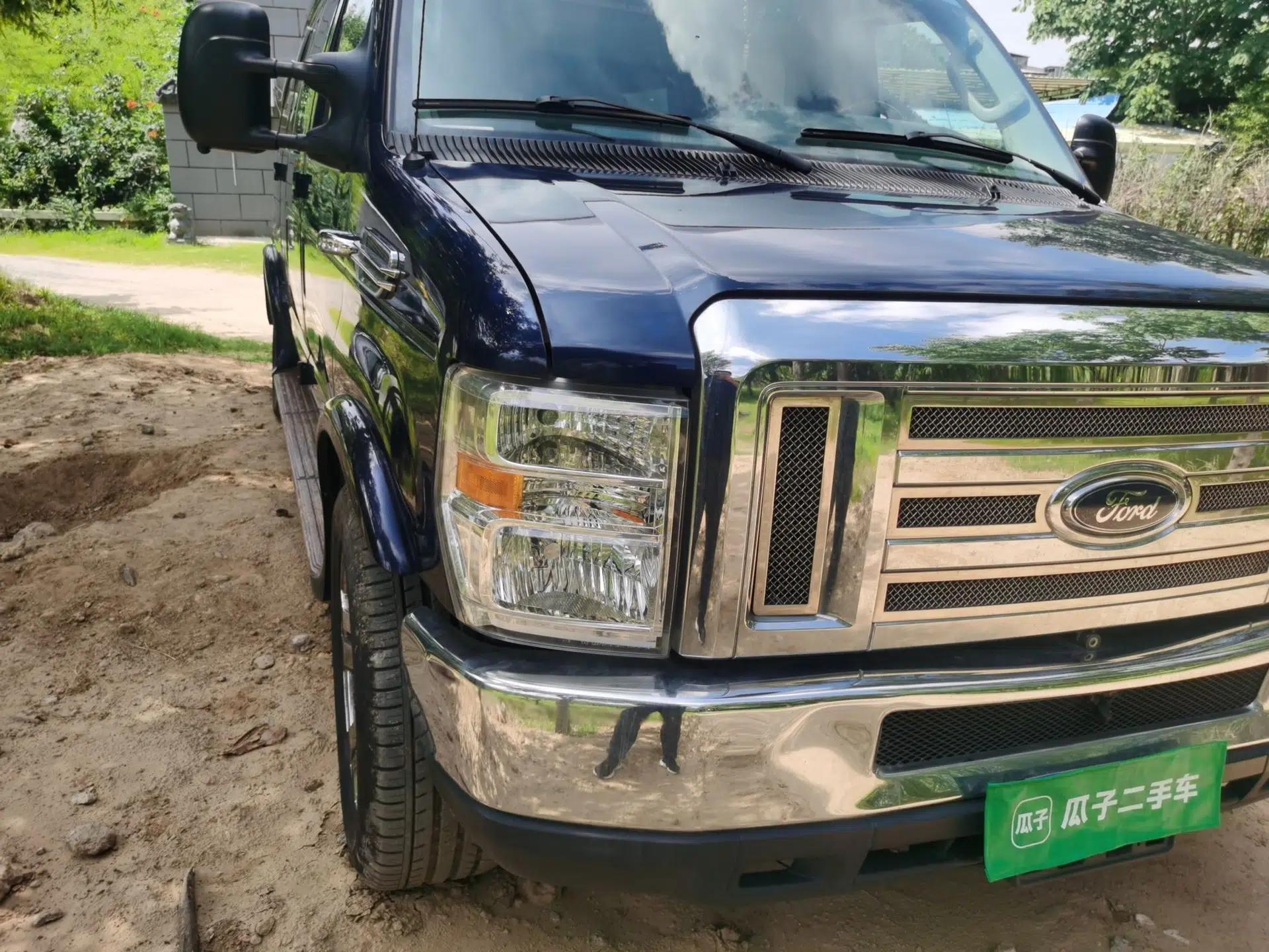 Ford E350 2011 5.4L Standard Yacht Edition — миниатюра 7