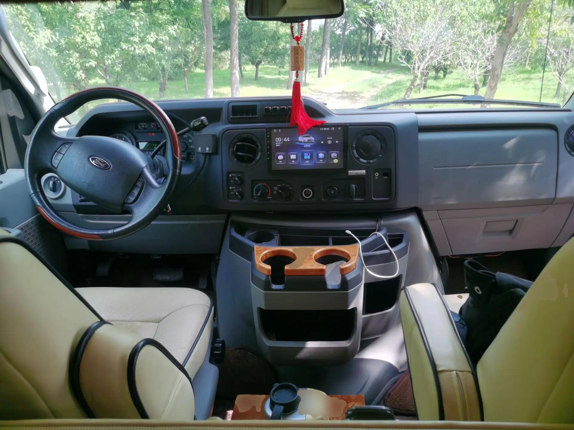 Ford E350 2011 5.4L Standard Yacht Edition — миниатюра 9