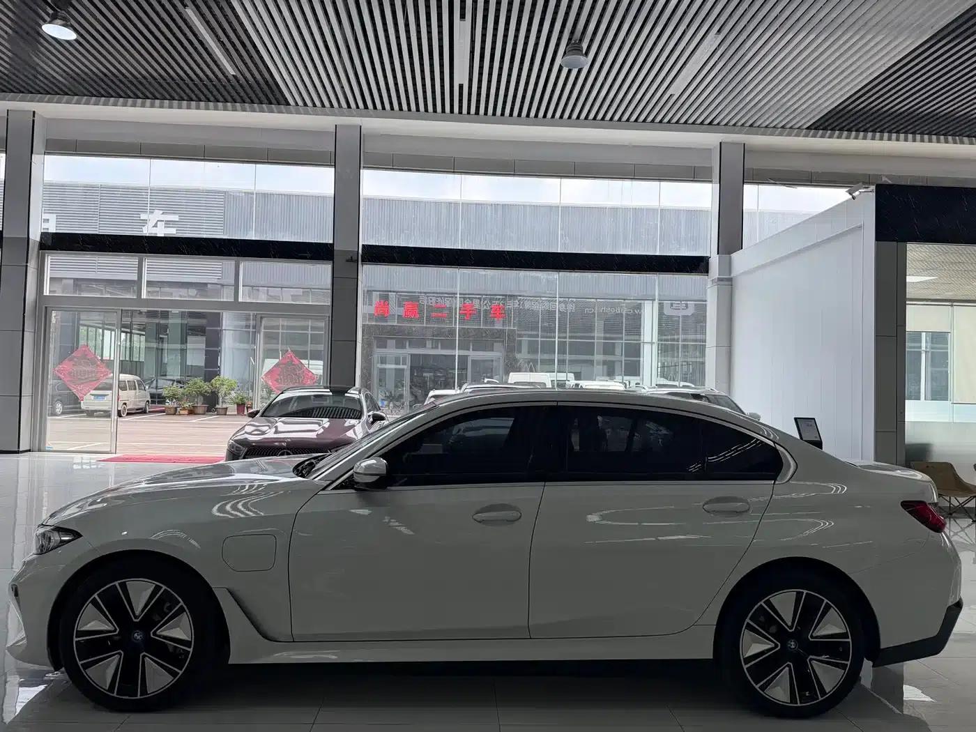 BMW i3 2022 eDrive 35L — миниатюра 3