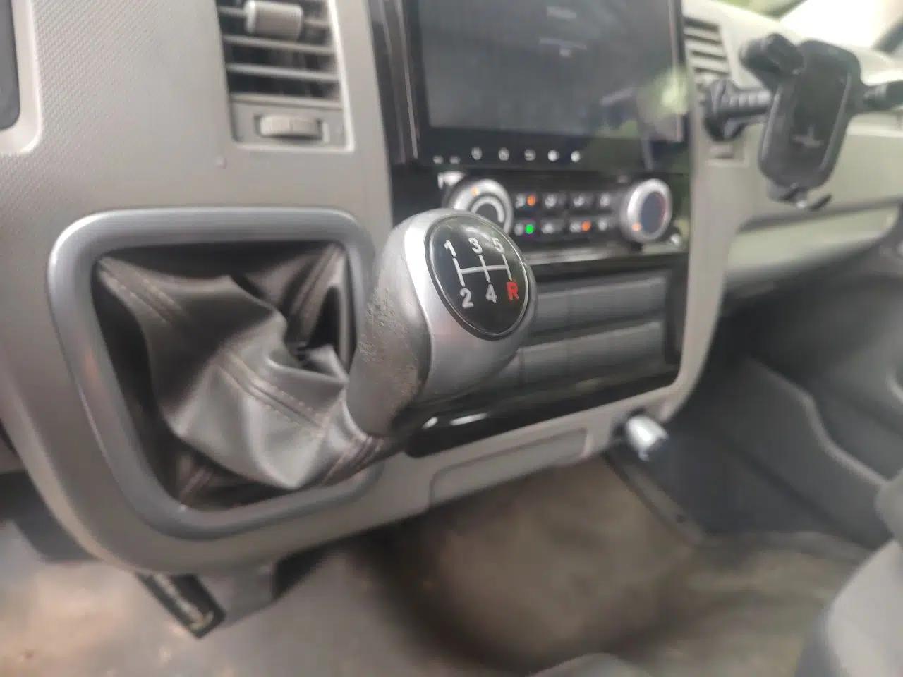 Foton Scenic G7 Foton Fengjing G7 2.0 Manual, Two-Wheel Drive, 6-Seater (Closed Cargo Van) — миниатюра 14