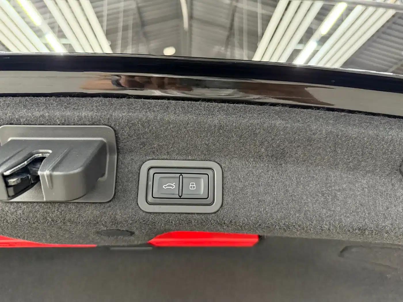 Audi A6L 2025 Facelift 45 TFSI Dynamic Edition — миниатюра 13