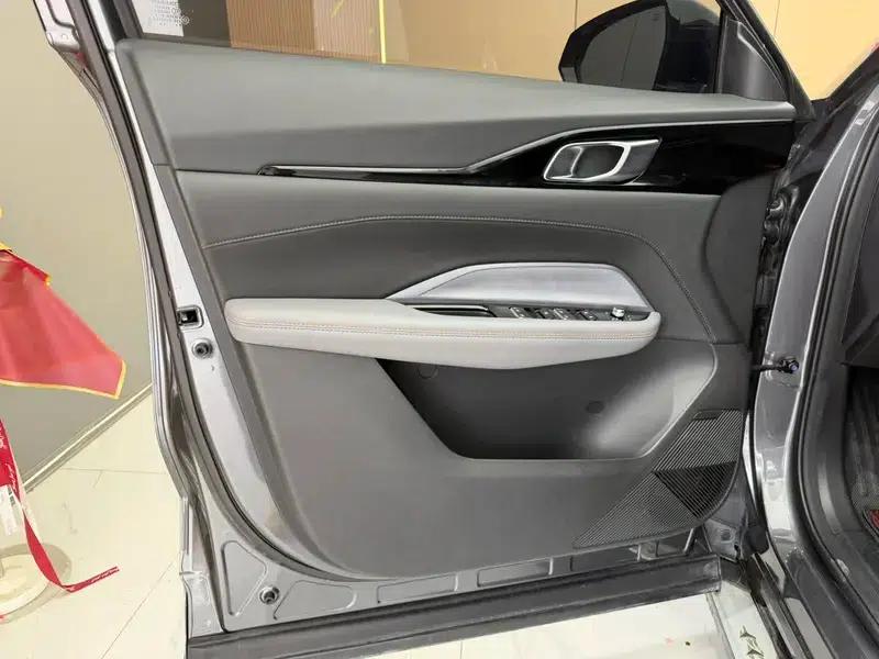 Changan Oushang Z6 2022 Blue Whale 1.5T DCT Smart Supreme Edition — миниатюра 8