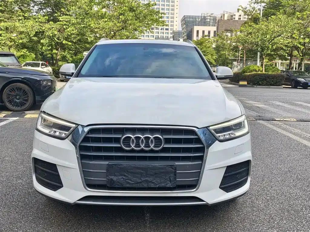 Audi Q3 2018 30th Anniversary Edition 30 TFSI Fashion Model — миниатюра 2