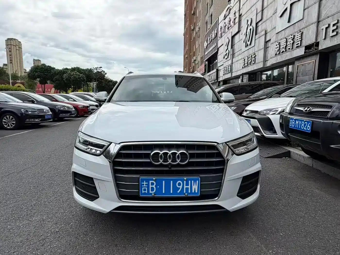 Audi Q3 2018 30th Anniversary Edition 30 TFSI Fashion Model — миниатюра 2
