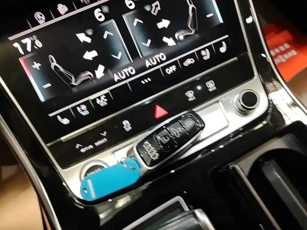 Audi Q7 2022 55 TFSI quattro S line Sport — миниатюра 9