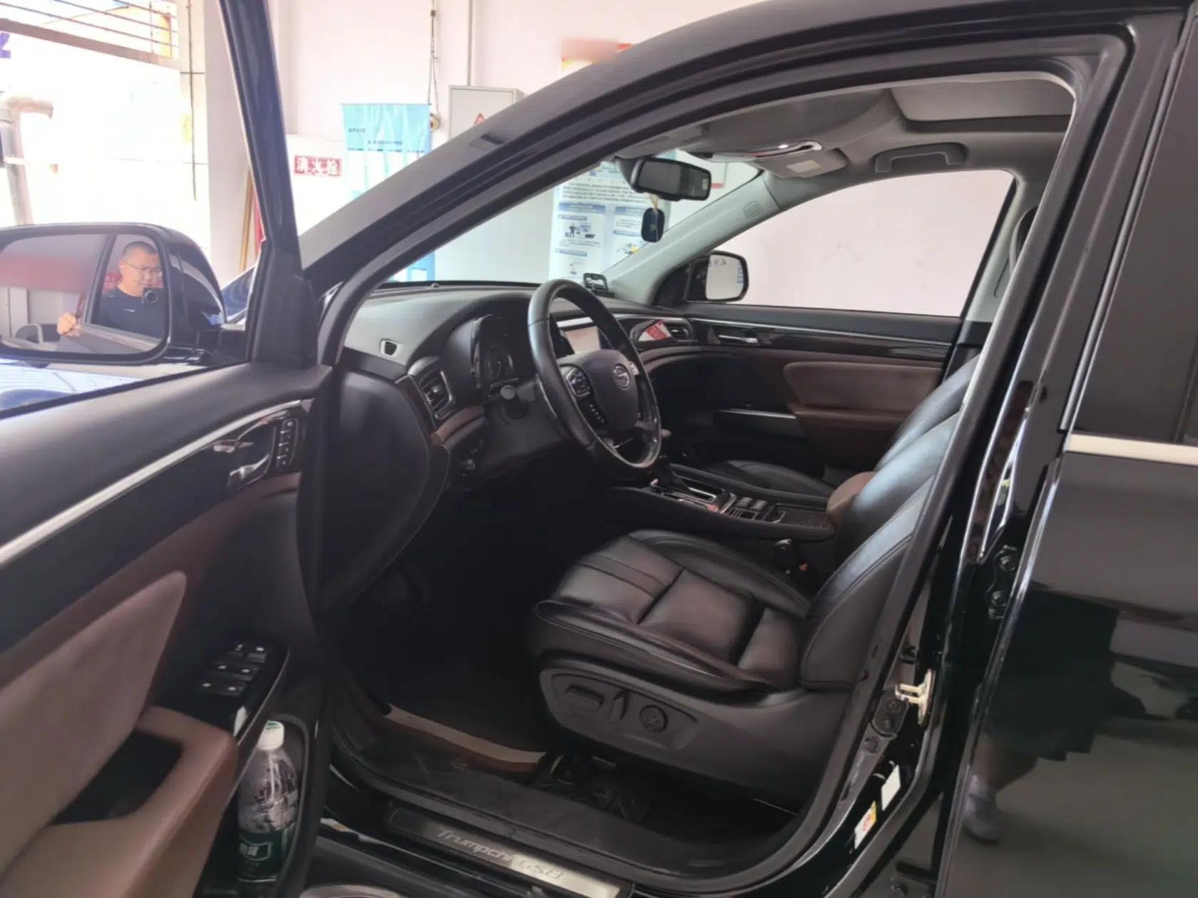 GAC Trumpchi GS8 2017 320T Two-Wheel Drive Luxury Smart Connectivity Version (7 Seats) — миниатюра 18