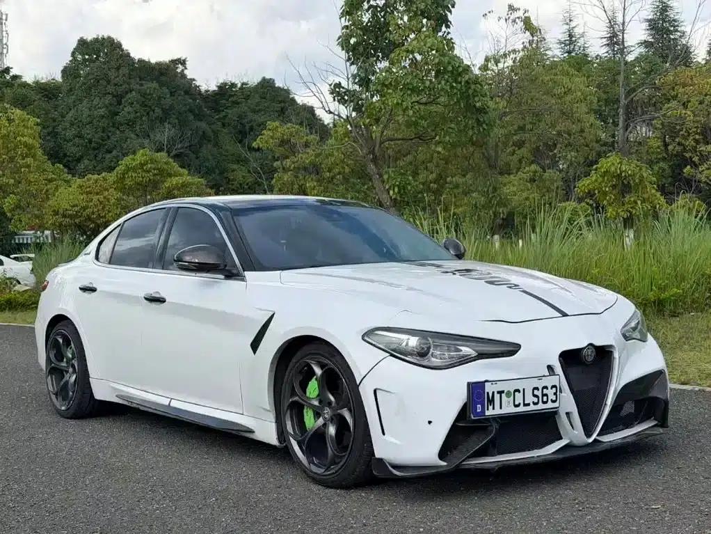 Giulia Juliet 2017 2.0T 200HP Luxury Edition — миниатюра 1