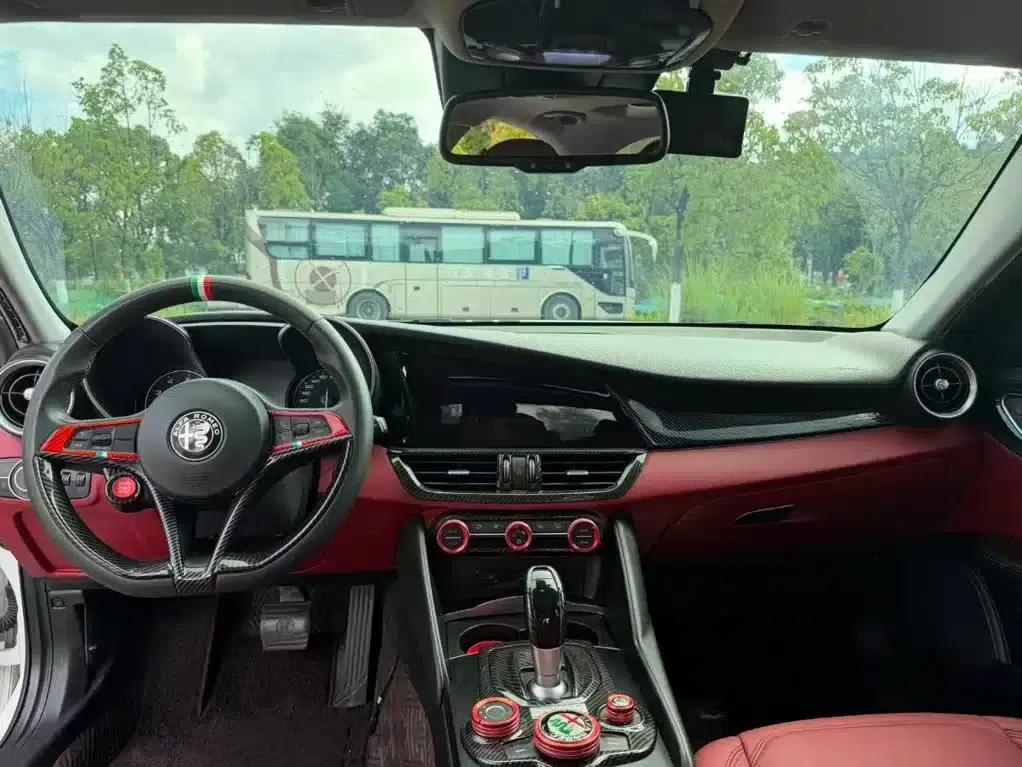 Giulia Juliet 2017 2.0T 200HP Luxury Edition — миниатюра 4