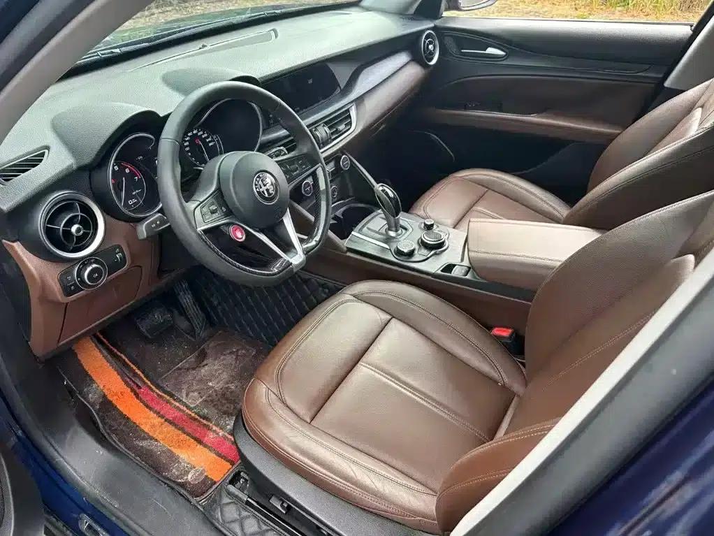 2017 Stelvio 2.0T 200HP Luxury Edition — миниатюра 6