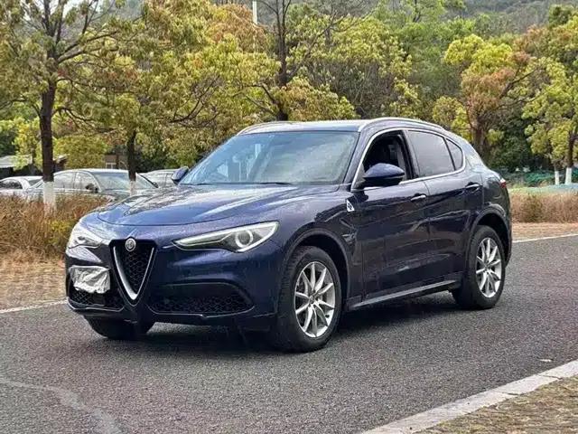 2017 Stelvio 2.0T 200HP Luxury Edition