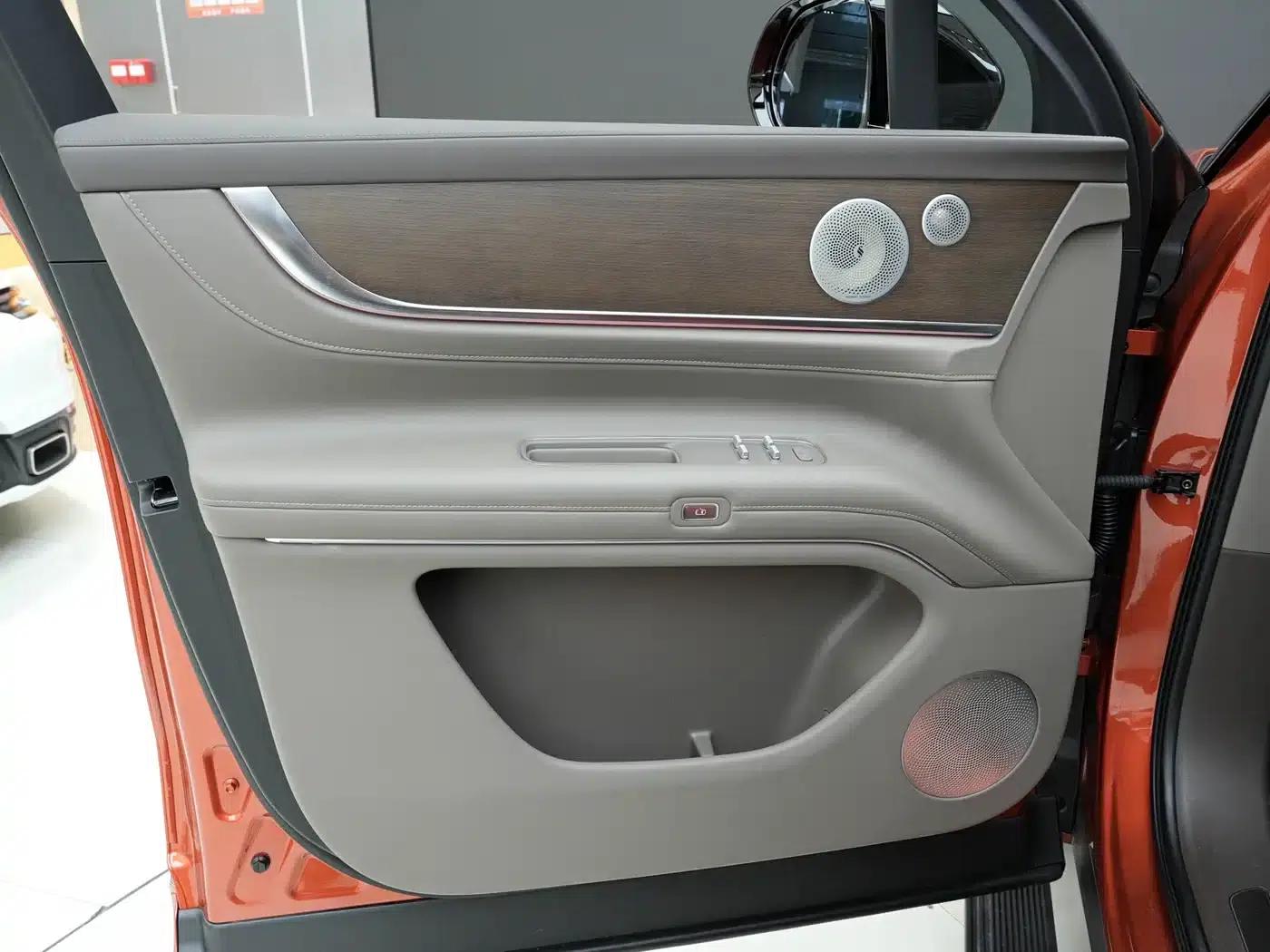 Wenjie M9 2024 Range Extended Ultra Edition 42kWh 6-Seater — миниатюра 16