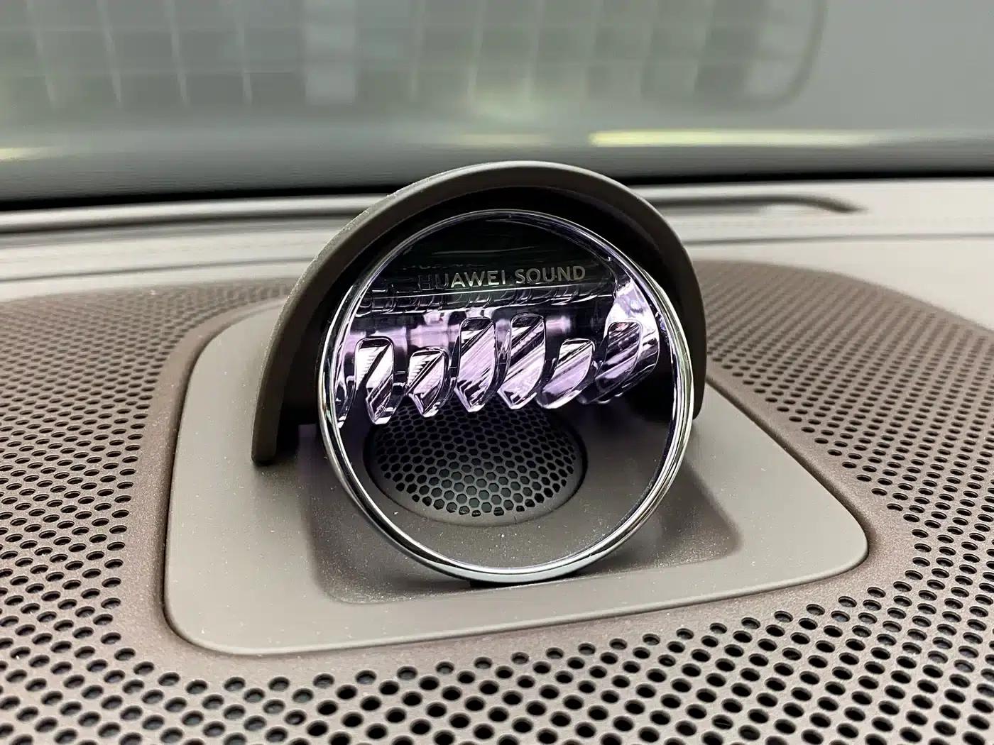 Wenjie M9 2025 Ultra Extended Range Edition (52kWh, 6-seater, 192-line LiDAR) — миниатюра 19