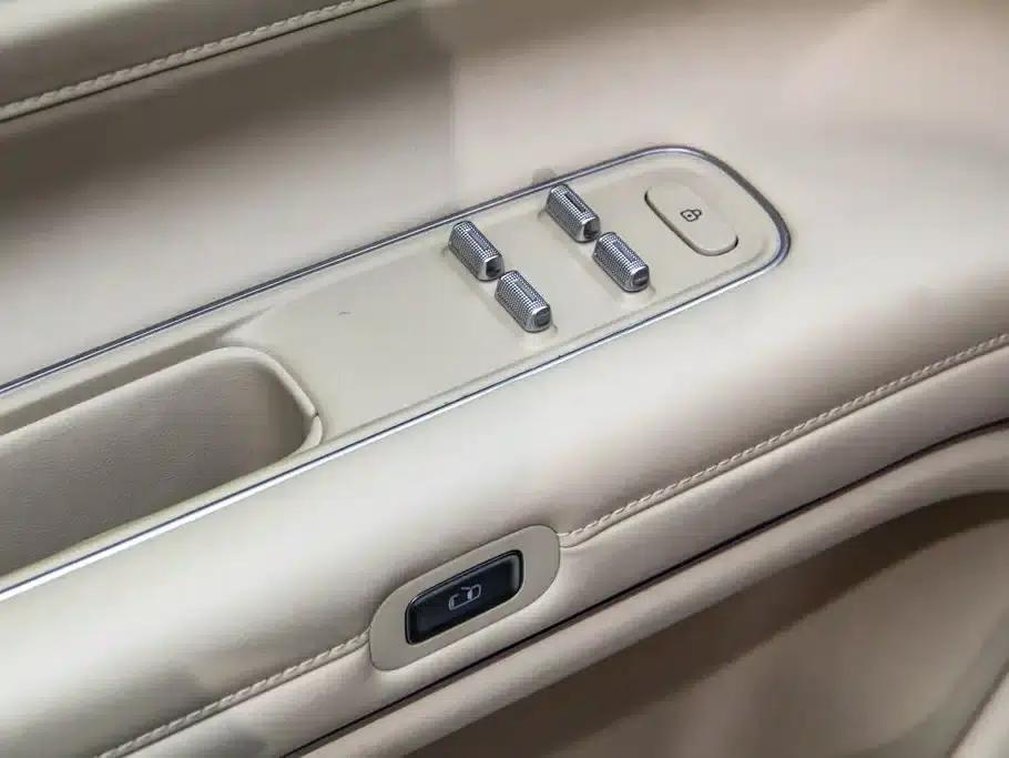 Wenjie M9 2024 Range Extended Ultra Edition 42kWh 6-Seater — миниатюра 38