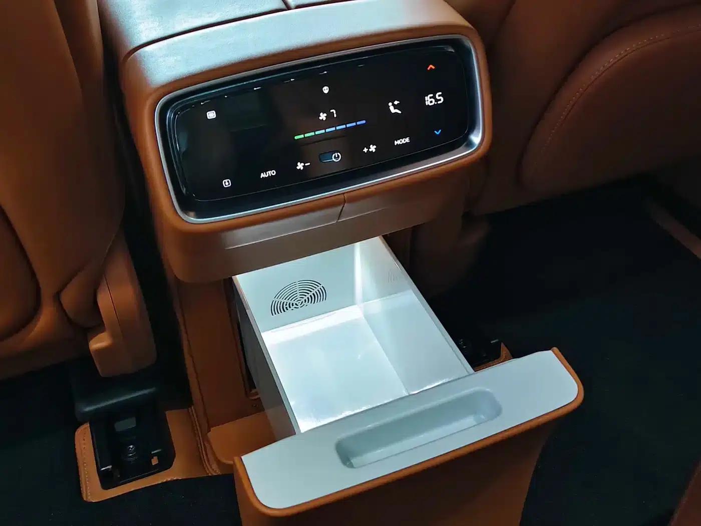 Wenjie M9 2024 Range Extended Max Edition 42kWh 6-Seater — миниатюра 9