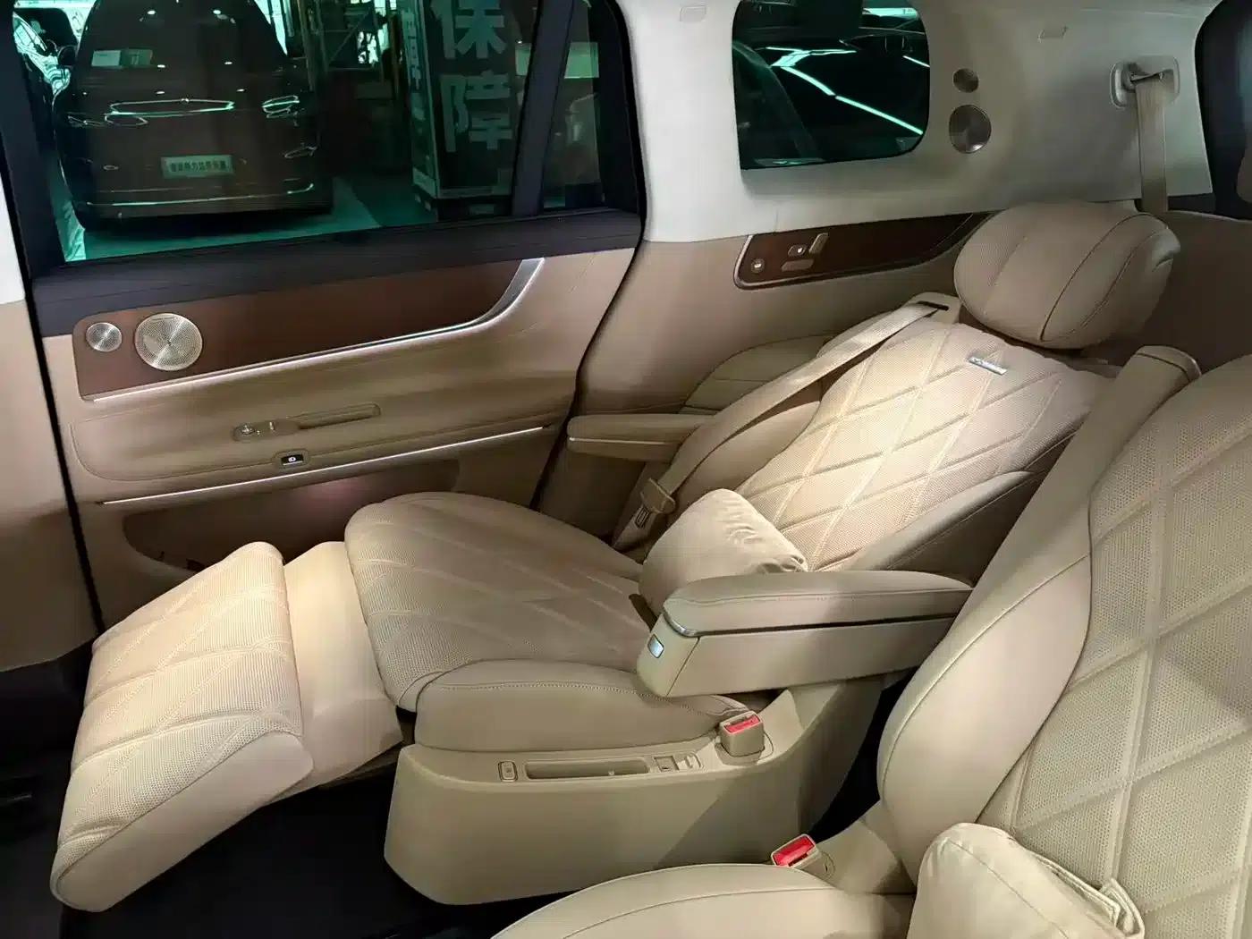 Wenjie M9 2025 Ultra Extended Range Edition 52kWh 6-Seat Version (192-line LiDAR) — миниатюра 12