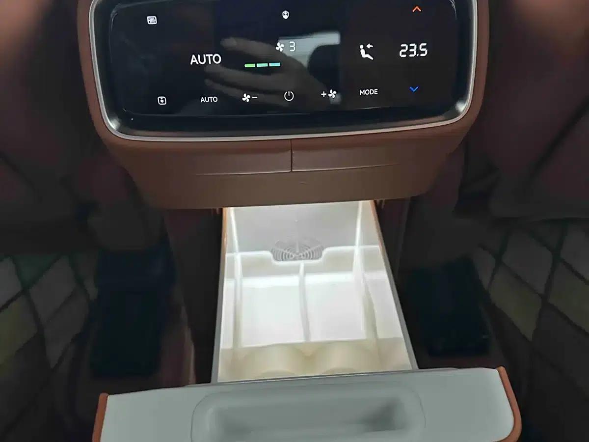 Wenjie M9 2024 Range Extended Max Edition 42kWh 6-Seater — миниатюра 22
