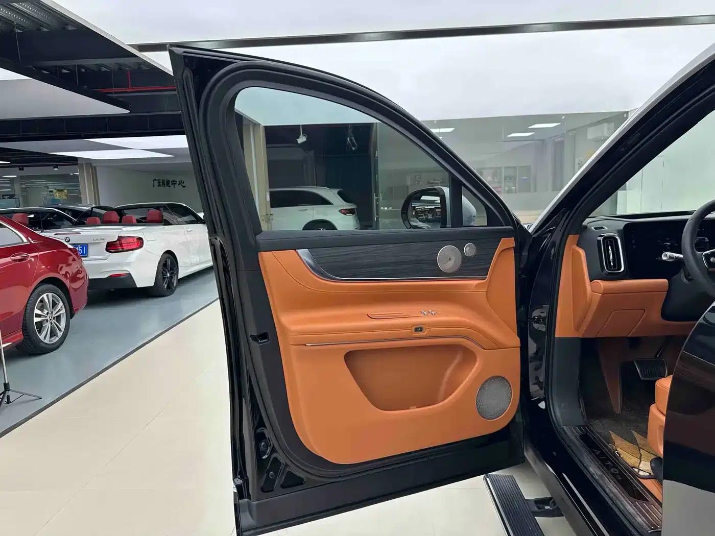 Wenjie M9 2024 Range Extended Max Edition 42kWh 6-Seater — миниатюра 25