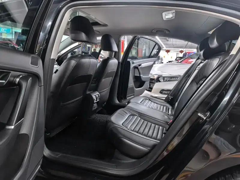 2015 Volkswagen Passat 1.8TSI Leading Edition — миниатюра 10