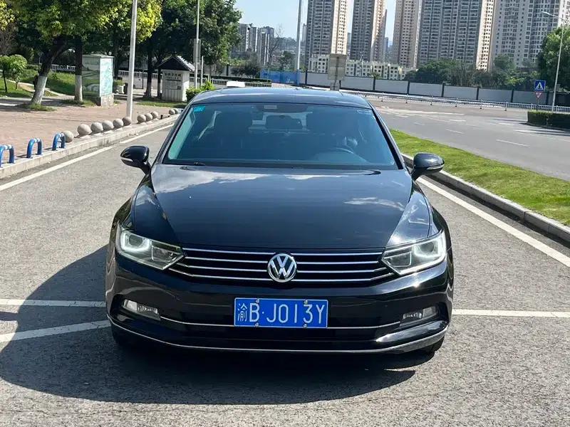 2017 Volkswagen Magotan 330TSI DSG Leading Edition — миниатюра 2