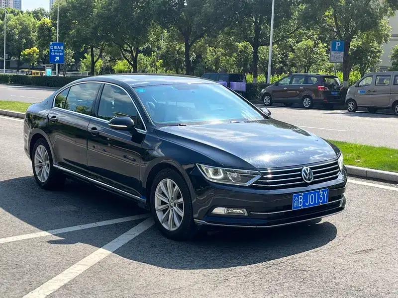 2017 Volkswagen Magotan 330TSI DSG Leading Edition — миниатюра 3
