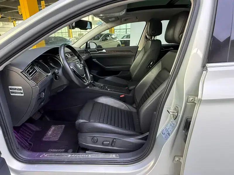 2017 Volkswagen Magotan 330TSI DSG Leading Edition — миниатюра 14
