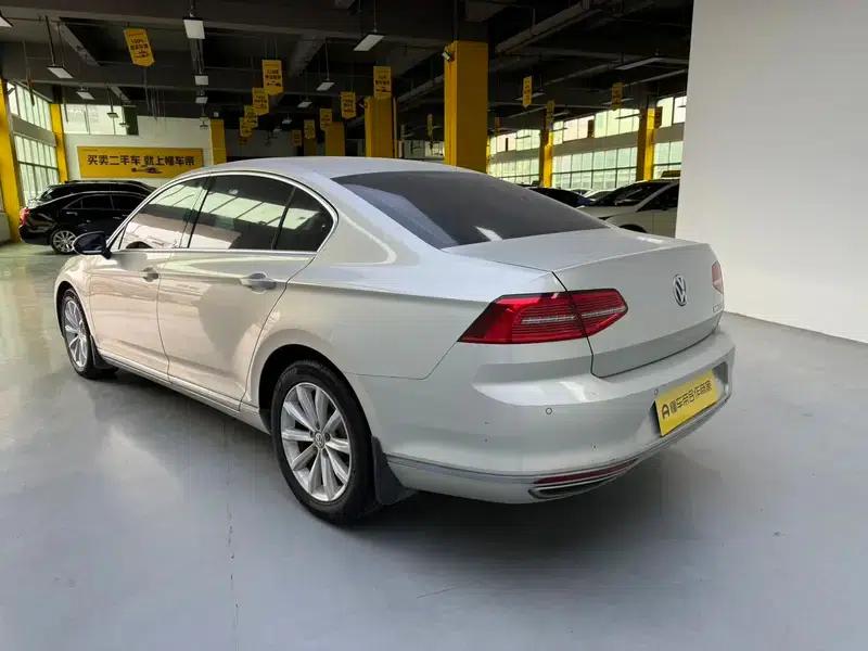 2017 Volkswagen Magotan 330TSI DSG Leading Edition — миниатюра 4