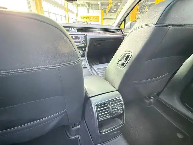 2017 Volkswagen Magotan 330TSI DSG Leading Edition — миниатюра 9
