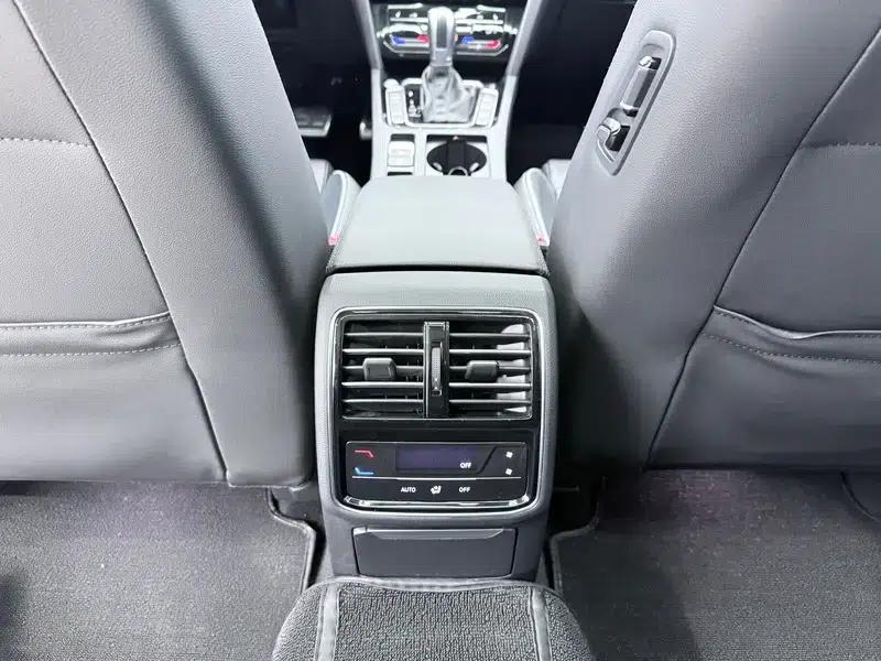 2022 Volkswagen Magotan PHEV Luxury Edition — миниатюра 12