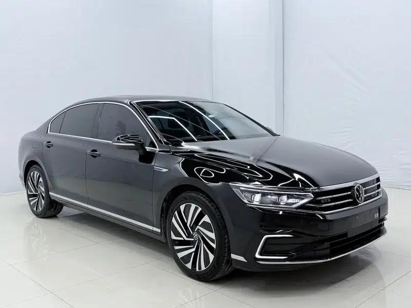 2022 Volkswagen Magotan PHEV Luxury Edition — миниатюра 3
