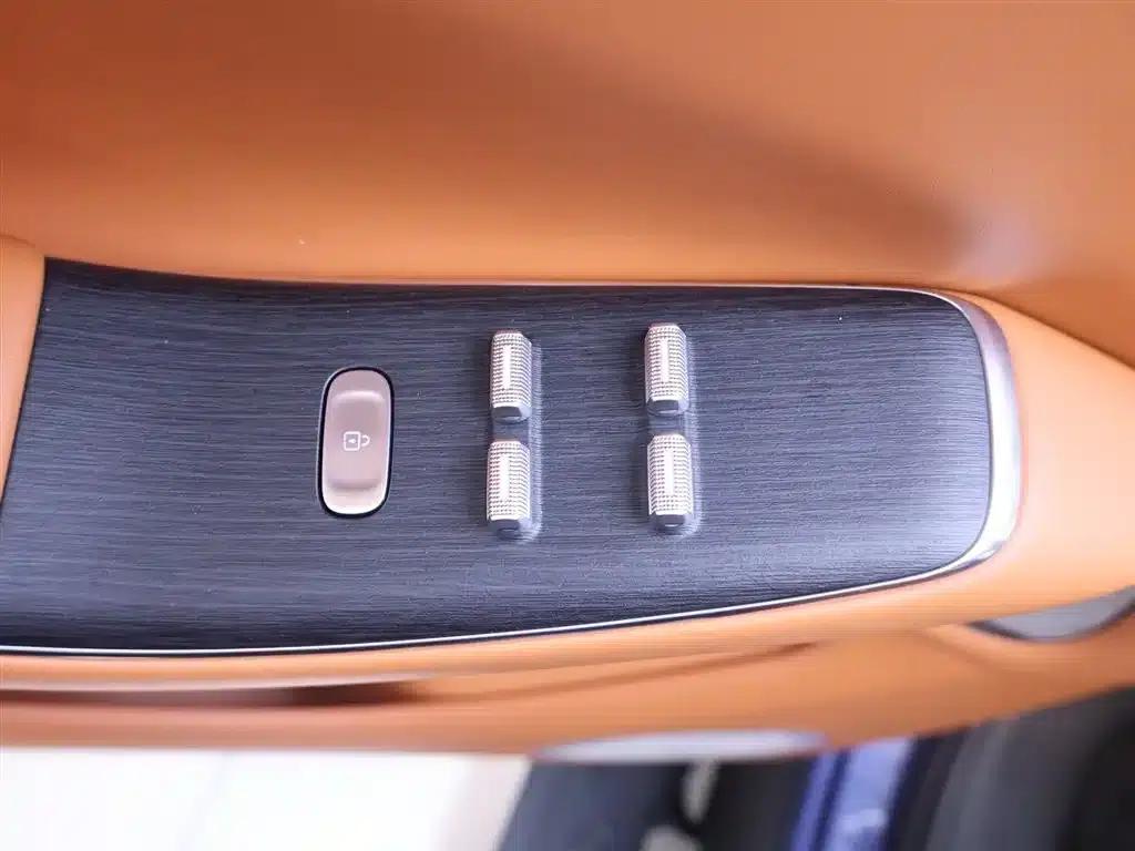 Wenjie M7 2026 Extended Range Ultra 4WD 5-Seater (192-line LiDAR) — миниатюра 16