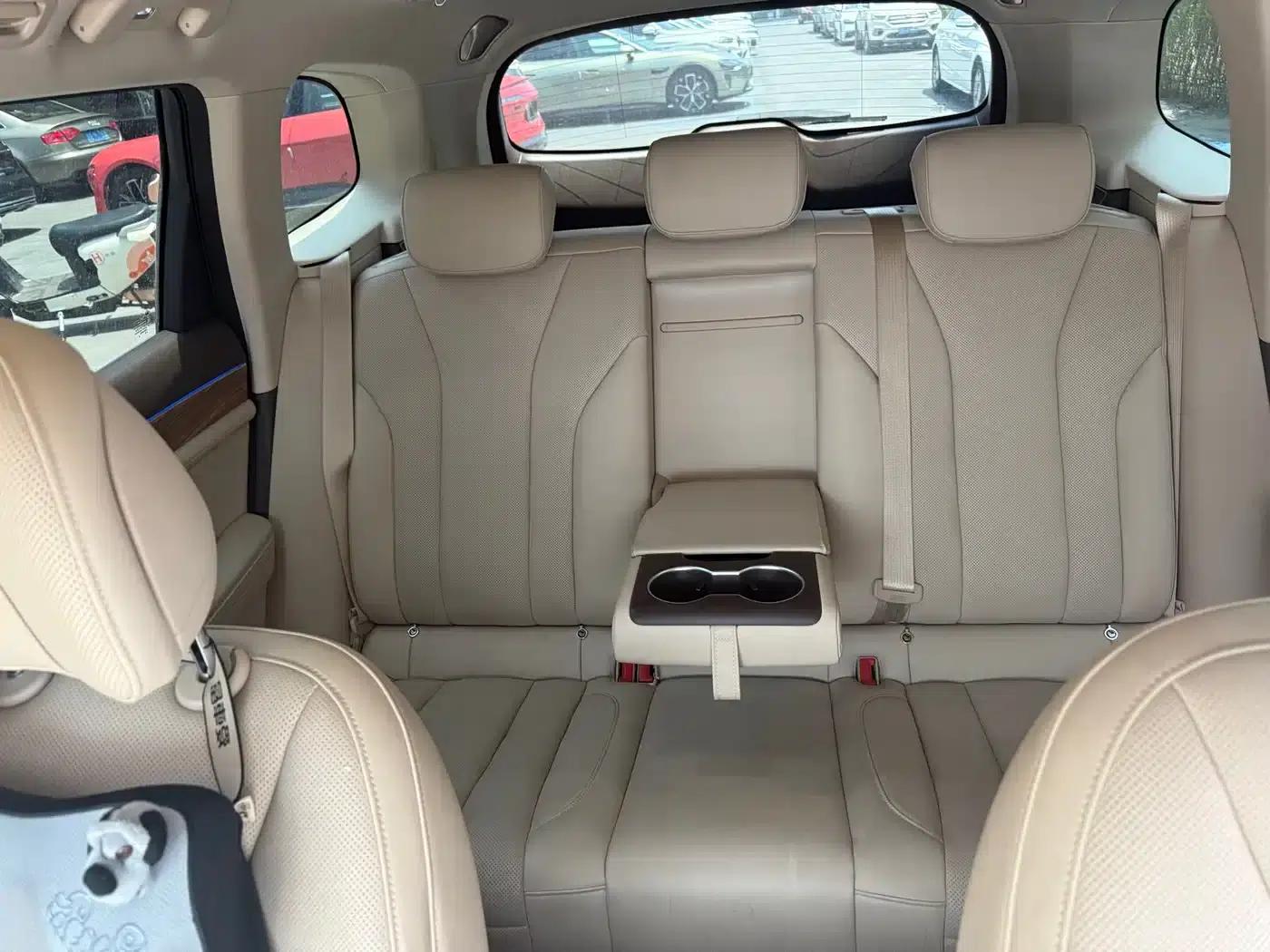 Wenjie M7 2024 1.5T AWD Plus Edition 5-seater — миниатюра 6