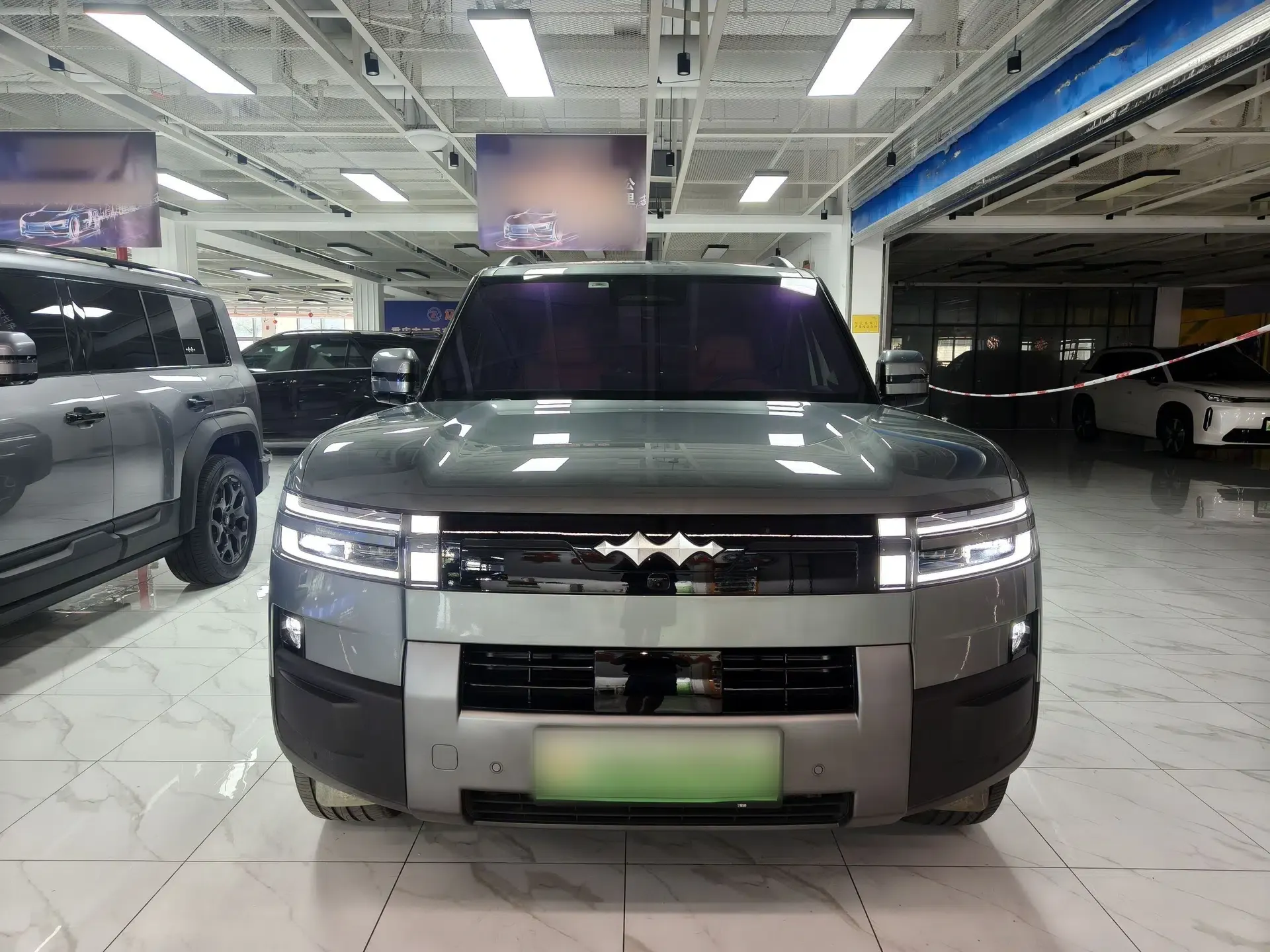 Formula Leopard Titanium 7 2025 Model 200 km Two-Wheel Drive Max Edition — миниатюра 2
