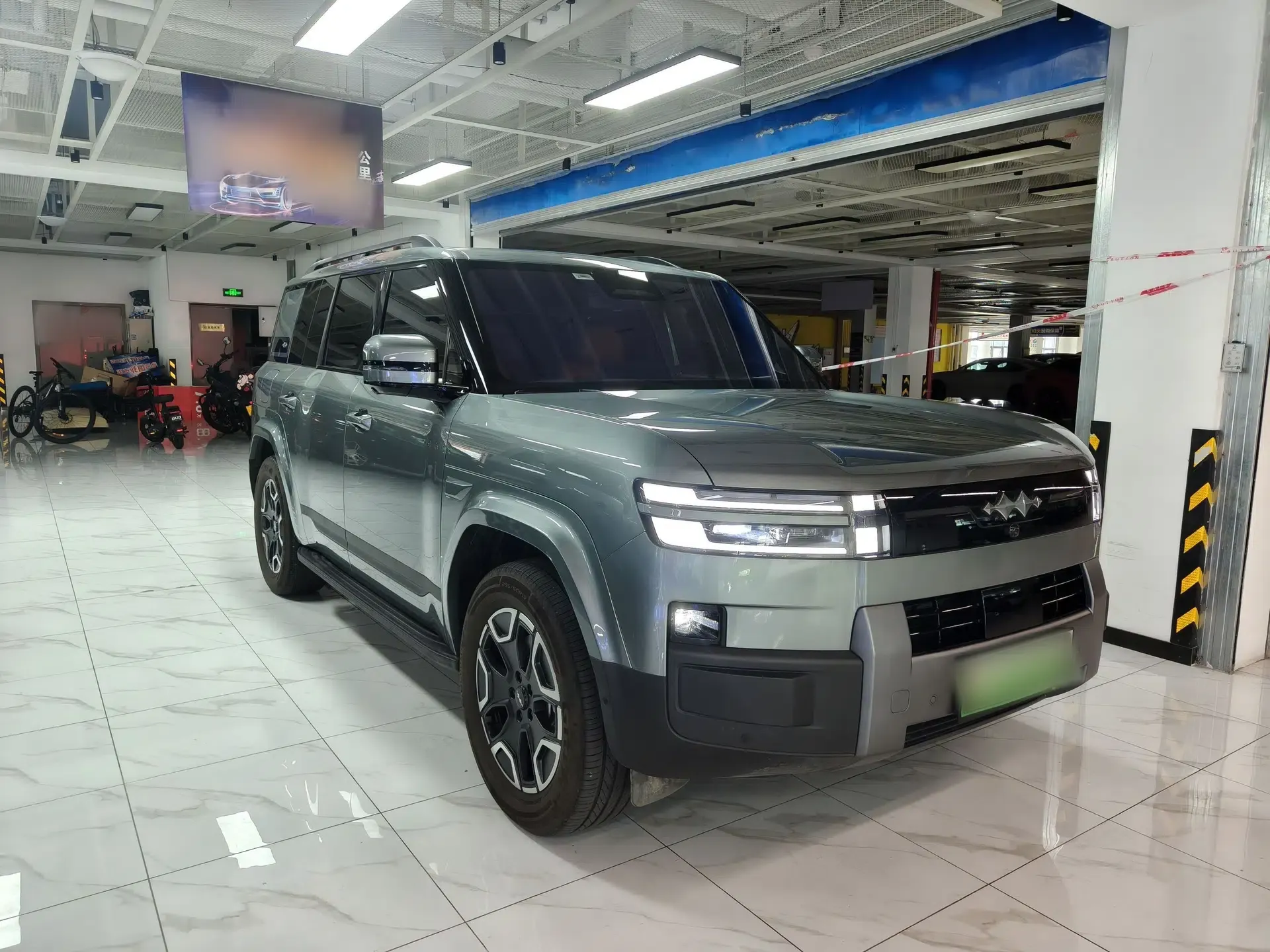 Formula Leopard Titanium 7 2025 Model 200 km Two-Wheel Drive Max Edition — миниатюра 3