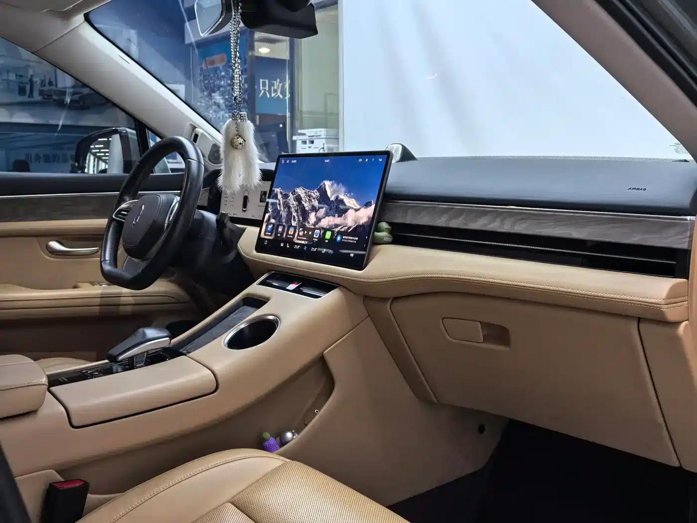 Wenjie M5 2022 Extended Range 4WD Ultimate Edition — миниатюра 8