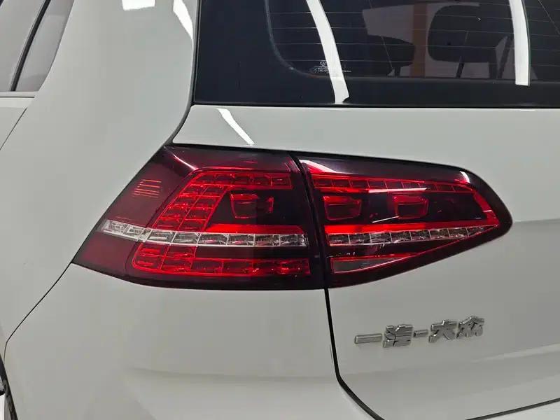 2017 Golf 230TSI Automatic Comfort Millionth Unit Commemorative Edition — миниатюра 13