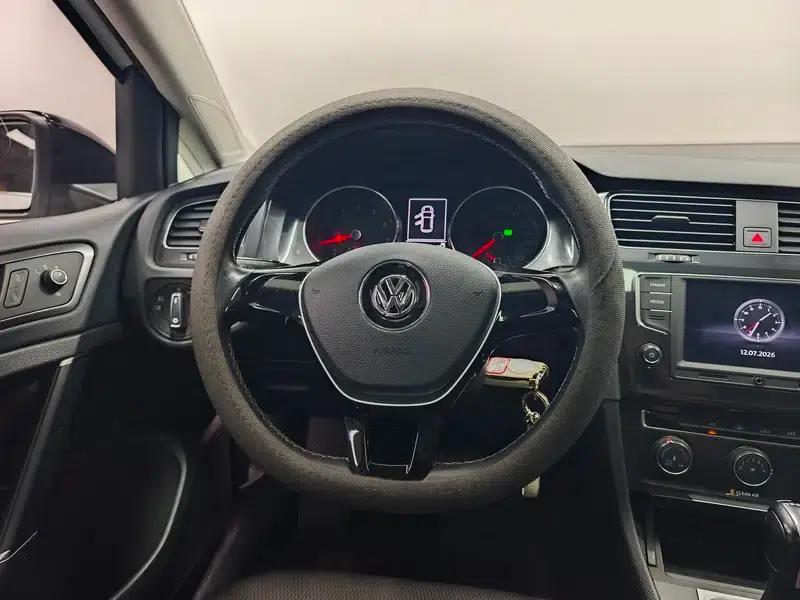 2017 Golf 230TSI Automatic Comfort Millionth Unit Commemorative Edition — миниатюра 16